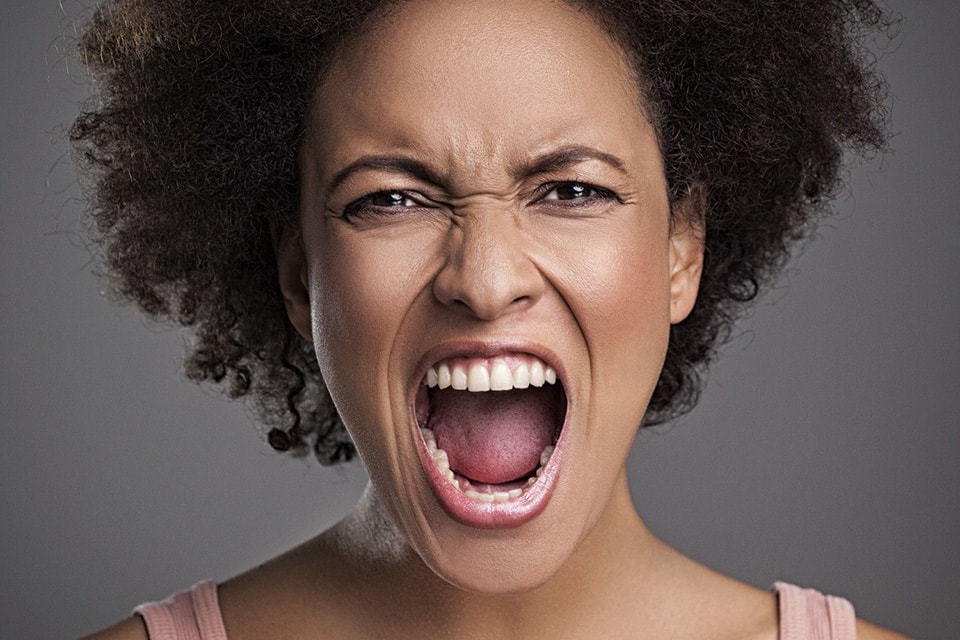 چگونه بدون صدمه زدن به دیگران ابراز خشم کنیم ​
